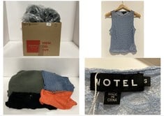 30 X ASSORTED SMALL ADULT CLOTHING ITEMS TO INCLUDE TWISTED ERIK KNIT CARDIGAN GREY - SIZE S (RRP £211)