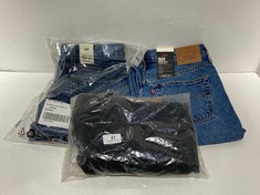 3 X ASSORTED LEVI'S ITEMS TO INCLUDE 501 ORIGINAL CROPPED IN SIZE 28 X 26 TOTAL RRP- £212