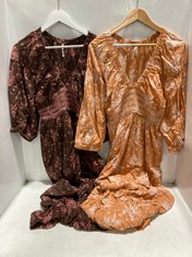 3 X ASSORTED MEDIUM ADULT CLOTHING ITEMS TO INCLUDE GOLDEN HOUR MAXI ANKLE DRESS ORANGE - SIZE M - TOTAL RRP £445