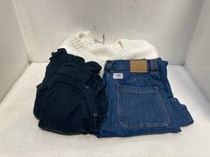 3 X ASSORTED XL ADULT CLOTHING ITEMS TO INCLUDE MID RISE WIDE LEG BOOT DENIM JEANS DARK BLUE - SIZE 31 - TOTAL RRP £390