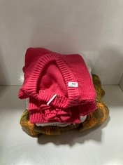 3 X ASSORTED XS ADULT CLOTHING ITEMS TO INCLUDE ALLI V-NECK PULLOVER KNIT JUMPER PINK - SIZE XS - TOTAL RRP £420