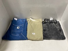 3 X ASSORTED MEDIUM ADULT CLOTHING ITEMS TO INCLUDE DICKIES WIDE LEG LONG DENIM SHORTS GREY - SIZE 32 W - TOTAL RRP £114