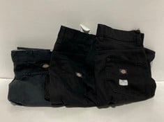 3 X ASSORTED DICKIES ITEMS TO INCLUDE BLACK DENIM IN SIZE W32