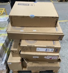 PALLET OF ASSORTED ITEMS TO INCLUDE TRANSIT CUSTOM 2014 TAIL LAMP UNIT