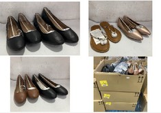 PALLET OF ASSORTED FOOTWEAR TO INCLUDE WOMENS BALLET FLAT BLACK - SIZE 10.5