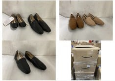 PALLET OF ASSORTED FOOTWEAR TO INCLUDE WOMENS BALLET FLAT BLACK FAUX LEATHER - SIZE 4.5