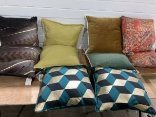 10 X ASSORTED CUSHIONS TO INCLUDE PUMILA MUSTARD CUSHION AND KABASH DESIGN CUSHIONS