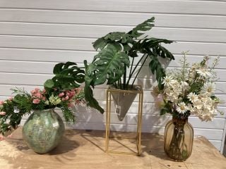 2 X ASSORTED VASES TO INCLUDE MOSS COLOURED MEDIUM JAR VASE AND GINKO GOLD DECORACTION PLANT STAND