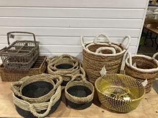 QTY OF ASSORTED WEAVED BASKETS TO INCLUDE ANICENT MARINER VILLAGE WEAVER SETAND BOTTLE BASKET