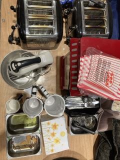 QTY OF ASSORTED KITCHENWARE ITEMS TO INCLUDE 2 X DUALIT 4 SLICED TOASTER POPCORN MACHINE AND PITCHERS