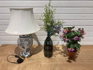 MINSTER WHITE & GOLD CERAMIC LAMP TO INCLUDE ARTIFICAL FUCHSIA BUSH AND GLASS VASE