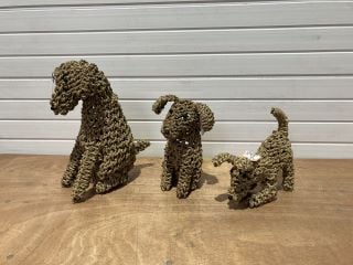 3 X ASSORTED SIZE ANCIENT MARINER PLAYING SEAGRASS DOG