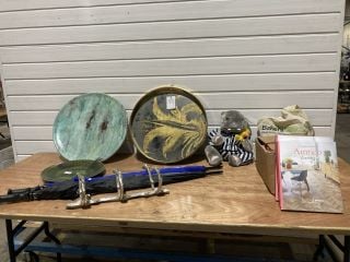 QTY OF ASSORTED ITEMS TO INCLUDE FEBLAND LARGE CIRCULAR GOLD LEAF TRAY BLUE MARBLE TABLE DISH AND SILVER BRANCH COAT HANGER