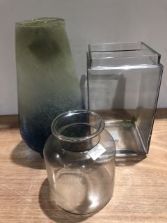 GIANT BLUE/CREAM CRACKLING EFFECT VASE TO INCLUDE 2 X DECORETIVE GLASS JARS