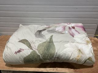 DUVET TO INCLUDE FLORAL PATTERN DUVET COVER