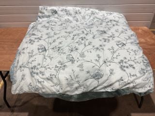 DUVET TO INCLUDE BLUE FLORAL NATURE DESIGN DUVET COVER