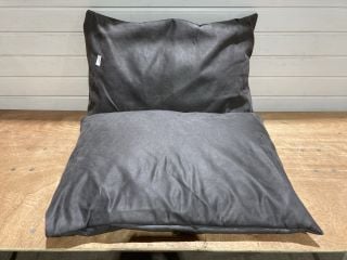 2 X DARK BROWN PILLOW CASES TO INCLUDE 2 X PILLOWS