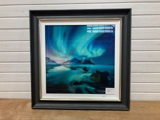 TYRONE QUAKITY COLOURFUL NORTHERN LIGHTS WALL ART  IN FRAME RRP - £199.00