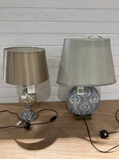 2 X ASSORTED DECEROTIVE LAMPS TO INCLUDE MINSTER GIFTWARE GOLD COLOUR PINEAPPLE TABLE LAMP AND FLORAL CERAMIC DESIGN 42CM LAMP