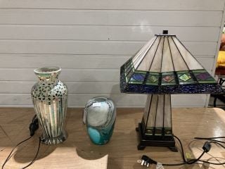 LESSER & PAVEY AQUA VASE AND AQUA MOSAIC VASE LAMP TO INCLUDE MINISTER GIFTWARE STAINED GLASS LAMP RRP: £392