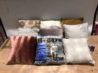 7 X ASSORTED CUSHIONS TO INCLUDE SANDY BAY DESIGN CUSHION AND PINK LEOPORD PRINT CUSHION