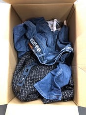 QUANTITY OF ITEMS TO INCLUDE CROSSHATCH DENIM JEANS 36S: LOCATION - C