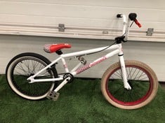 DIAMONDBACK KIDS BMX BIKE IN WHITE/RED 1 SPEED:: LOCATION - FLOOR(COLLECTION OR OPTIONAL DELIVERY AVAILABLE)