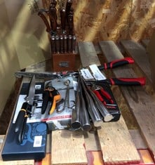 QUANTITY OF SHARP ITEMS TO INCLUDE D.PERLLA KNIFE SET - ID MAY BE REQUIRED - COLLECTION ONLY - LOCATION RACK