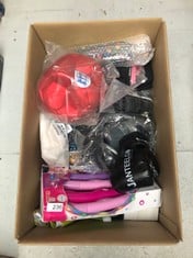 QUANTITY OF ITEMS TO INCLUDE JANTEELGO BOXING GLOVES: LOCATION - C RACK