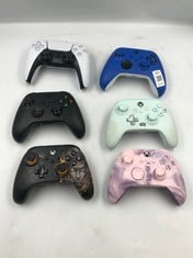 QUANTITY OF ASSORTED CONTROLLERS TO INCLUDE PLAYSTATION 5 DUALSENSE CONTROLLER : LOCATION - G