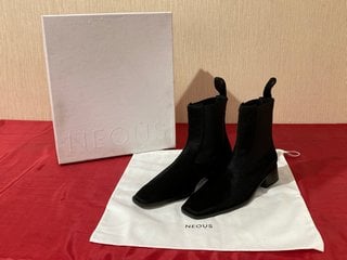 NEOUS WOMEN'S REVATI LEATHER CHELSEA BOOTS IN BLACK/BLACK - UK 5 - RRP £550: LOCATION - LUXURY