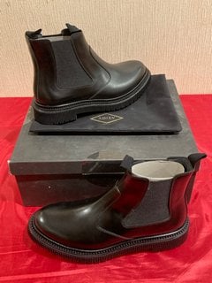 ADIEU MEN'S TYPE 156 LEATHER CHELSEA BOOTS IN BLACK - UK 8 - RRP £365: LOCATION - LUXURY