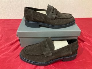 VAGABOND MEN'S ALEX M SUEDE LOAFERS IN JAVA - UK 9 - RRP £180: LOCATION - LUXURY