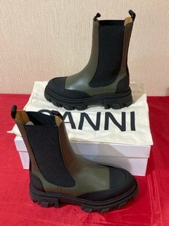 GANNI WOMEN'S MID LEATHER CHELSEA BOOTS IN KALAMATA - UK 7 - RRP £355: LOCATION - LUXURY