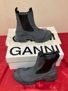 GANNI WOMEN'S RECYCLED RUBBER BOOTS IN BLACK - UK 5 - RRP £215: LOCATION - LUXURY