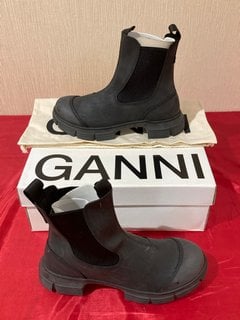 GANNI WOMEN'S RECYCLED RUBBER BOOTS IN BLACK - UK 6 - RRP £215: LOCATION - LUXURY