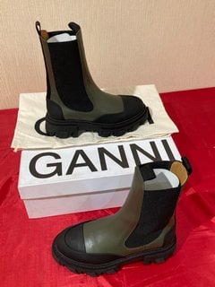 GANNI WOMEN'S MID LEATHER CHELSEA BOOTS IN KALAMATA - UK 3 - RRP £355: LOCATION - LUXURY