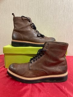 TED BAKER MEN'S LINTON LEATHER LACE UP BOOTS IN BROWN - UK 9 - RRP £165: LOCATION - LUXURY