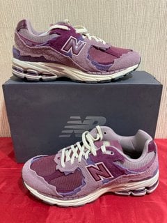 NEW BALANCE MEN'S 2002 PATCHWORK TRAINERS IN LILAC CHALK - UK 8 - RRP £140: LOCATION - LUXURY