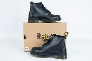 DR. MARTENS 101 SMOOTH LEATHER 6-EYE BOOTS IN BLACK - UK 6 - RRP £149: LOCATION - LUXURY