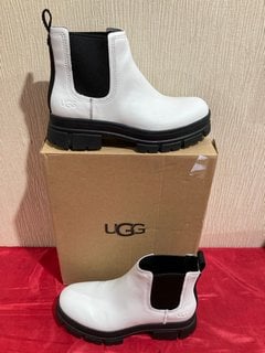 UGG WOMEN'S ASHTON WATERPROOF LEATHER CHELSEA BOOTS IN WHITE - UK 6 - RRP £145: LOCATION - LUXURY