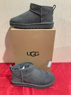 UGG WOMEN'S ULTRA MINI SHEEPSKIN BOOTS IN GREY - UK 4 - RRP £145: LOCATION - LUXURY