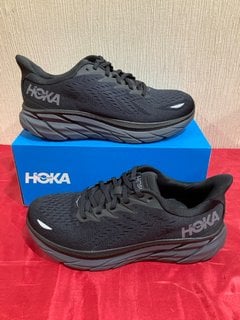 HOKA ONE MEN'S CLIFTON 8 IN BLACK UK 8 - RRP £130: LOCATION - LUXURY