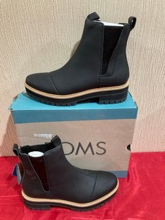 TOMS DAKOTA WATER RESISTANT BLACK LEATHER BOOTS IN UK SIZE 5 - RRP £115: LOCATION - LUXURY