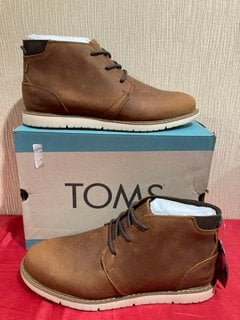 TOMS NAVI WATER RESISTANT TOPAZ BROWN LEATHER BOOTS UK SIZE 9 - RRP £115: LOCATION - LUXURY