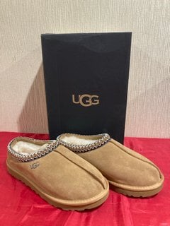 UGG MEN'S TASMAN SUEDE SLIPPERS IN CHESTNUT - UK 9 - RRP £100: LOCATION - LUXURY