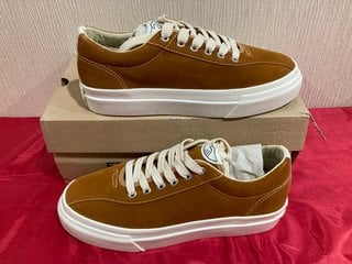 STEPNEY WORKERS CLUB MEN'S DELLOW SUEDE LOW TOP TRAINERS IN TAN - UK 8 - RRP £80: LOCATION - LUXURY