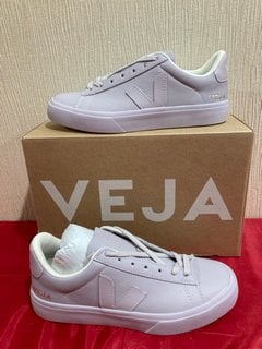 VEJA WOMEN'S CAMPO CHROME FREE LEATHER TRAINERS - FULL PARME - UK 5 - RRP £140: LOCATION - LUXURY