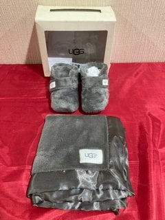 UGG I BIXBEE AND LOVEY CHILD'S BOOTIES IN GREY UK SIZE 4/5 - RRP £50: LOCATION - LUXURY