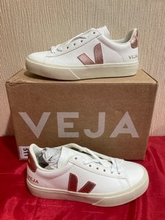 VEJA WOMEN'S CAMPO CHROME FREE LEATHER TRAINERS IN EXTRA WHITE/NACRE - UK 3/EU 36 - RRP £140: LOCATION - LUXURY